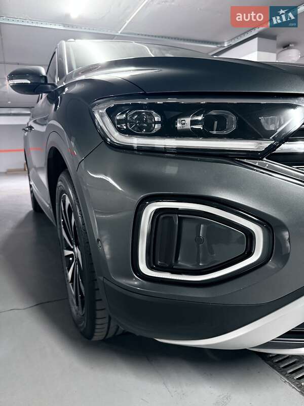 Позашляховик / Кросовер Volkswagen T-Roc 2023 в Івано-Франківську