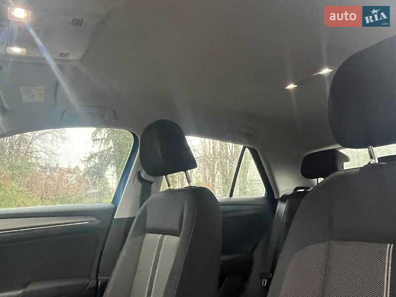 Внедорожник / Кроссовер Volkswagen T-Roc 2021 в Киеве