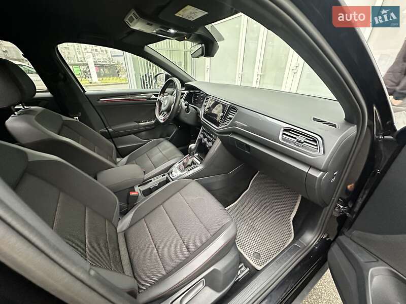 Внедорожник / Кроссовер Volkswagen T-Roc 2021 в Киеве