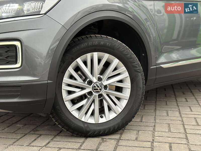 Внедорожник / Кроссовер Volkswagen T-Roc 2021 в Киеве