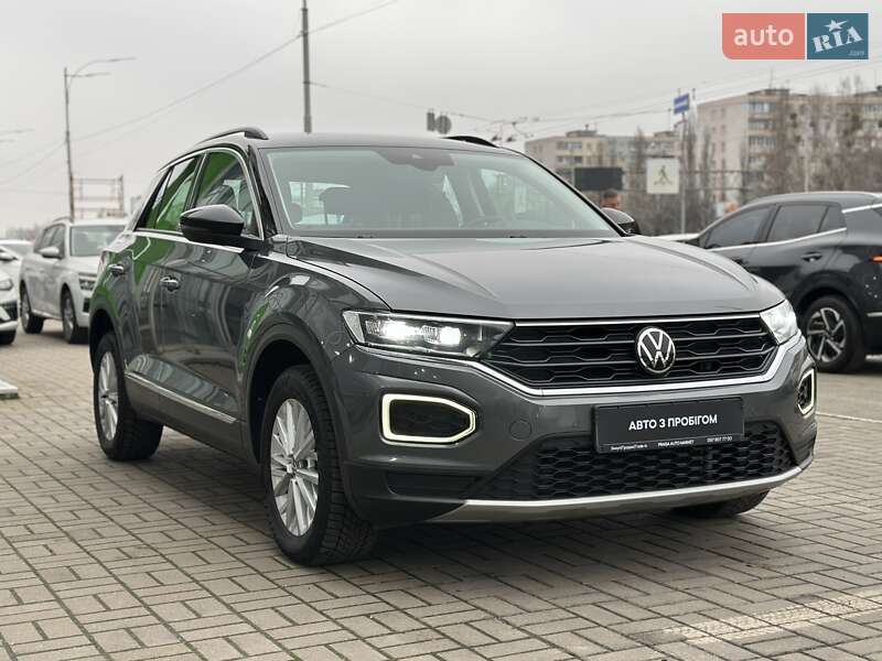Внедорожник / Кроссовер Volkswagen T-Roc 2021 в Киеве