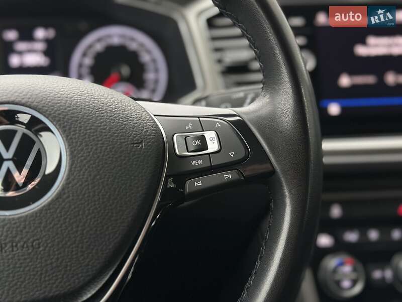 Внедорожник / Кроссовер Volkswagen T-Roc 2021 в Киеве