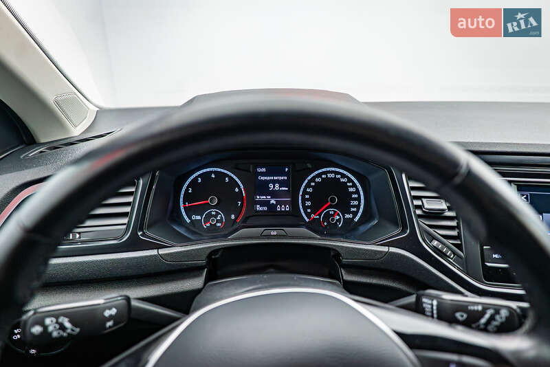 Позашляховик / Кросовер Volkswagen T-Roc 2021 в Києві