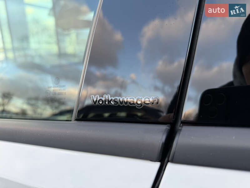 Позашляховик / Кросовер Volkswagen T-Roc 2024 в Києві