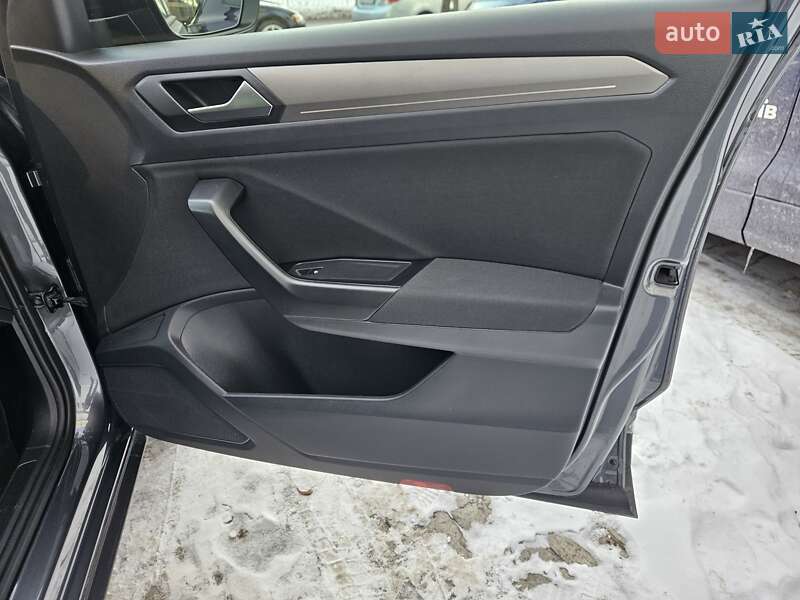 Позашляховик / Кросовер Volkswagen T-Roc 2020 в Києві фото 30 Позашляховик / Кросовер Volkswagen T-Roc 2020 в Києві