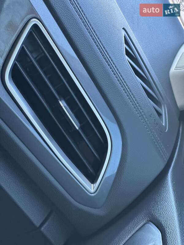 Внедорожник / Кроссовер Volkswagen T-Roc 2023 в Киеве