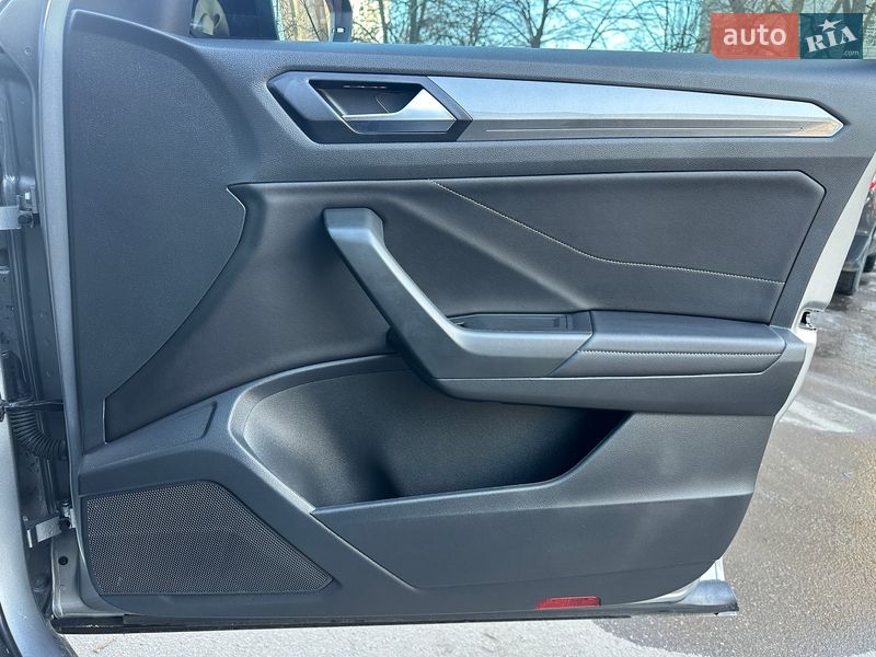 Внедорожник / Кроссовер Volkswagen T-Roc 2023 в Киеве