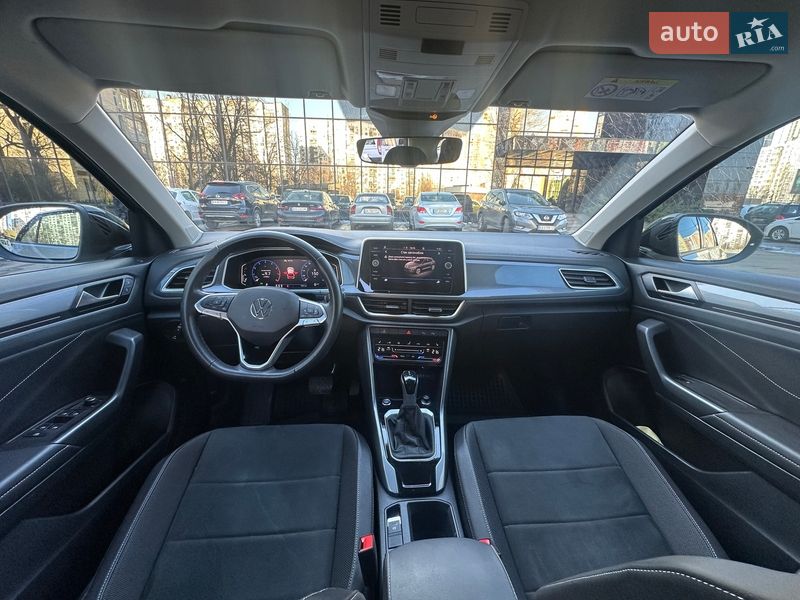 Внедорожник / Кроссовер Volkswagen T-Roc 2023 в Киеве
