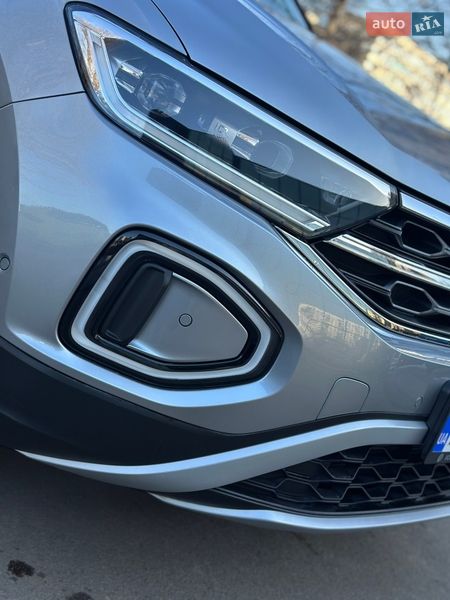 Внедорожник / Кроссовер Volkswagen T-Roc 2023 в Киеве