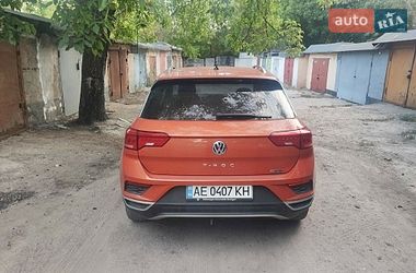 Внедорожник / Кроссовер Volkswagen T-Roc 2017 в Днепре