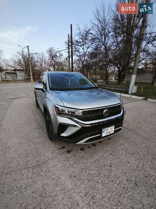 Позашляховик / Кросовер Volkswagen Taos 2024 в 