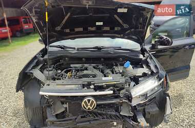 Внедорожник / Кроссовер Volkswagen Taos 2021 в 