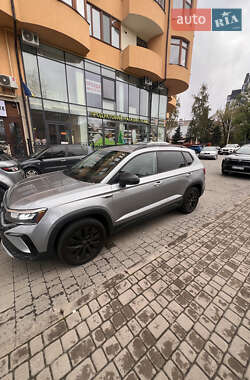 Внедорожник / Кроссовер Volkswagen Taos 2021 в 
