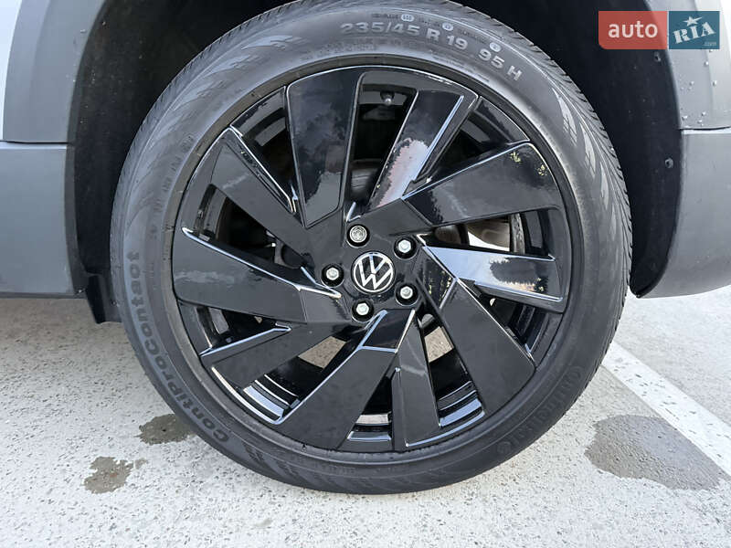 Внедорожник / Кроссовер Volkswagen Taos 2023 в Киеве