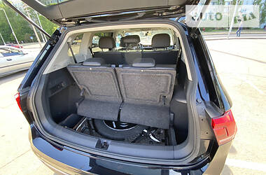 Позашляховик / Кросовер Volkswagen Tiguan Allspace 2018 в 