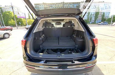 Позашляховик / Кросовер Volkswagen Tiguan Allspace 2018 в 