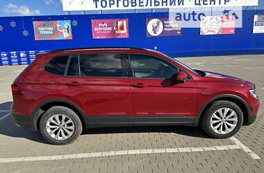 Внедорожник / Кроссовер Volkswagen Tiguan Allspace 2017 в Нововолынске