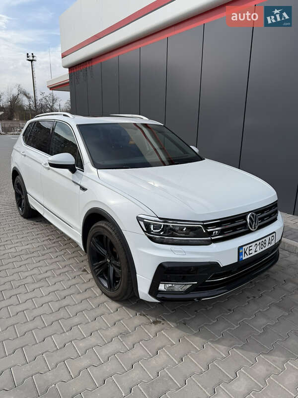 Внедорожник / Кроссовер Volkswagen Tiguan Allspace 2018 в 