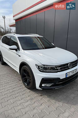 Внедорожник / Кроссовер Volkswagen Tiguan Allspace 2018 в 