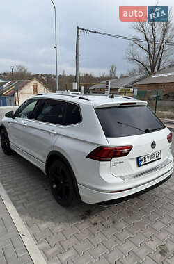 Внедорожник / Кроссовер Volkswagen Tiguan Allspace 2018 в 