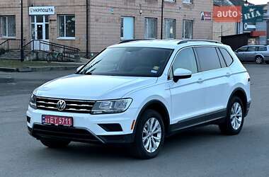 Внедорожник / Кроссовер Volkswagen Tiguan Allspace 2018 в 