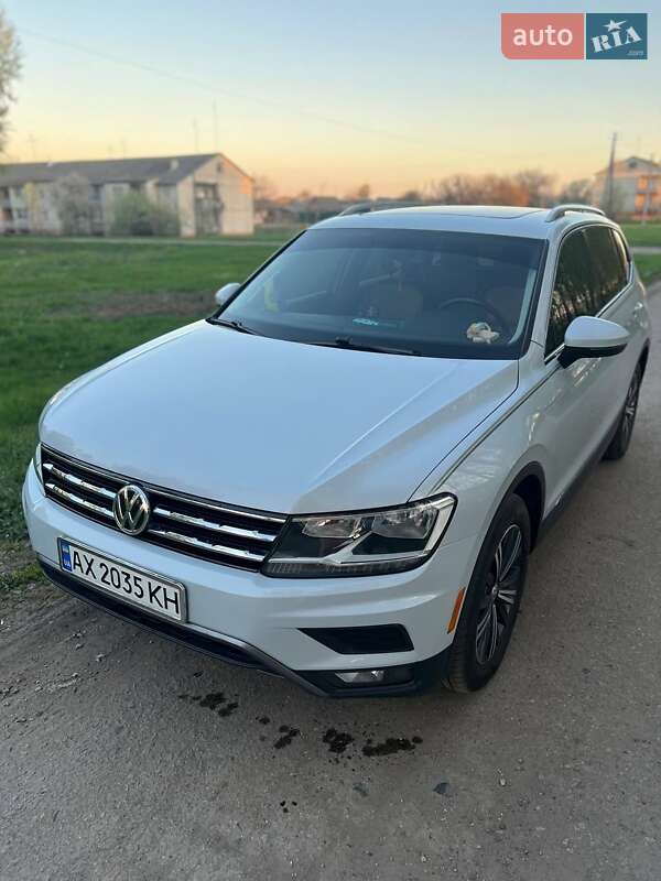 Внедорожник / Кроссовер Volkswagen Tiguan Allspace 2017 в 