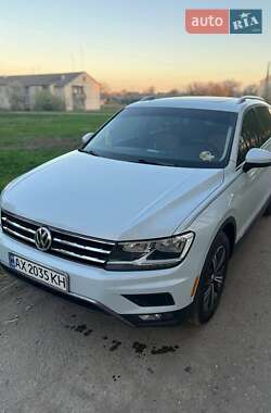 Внедорожник / Кроссовер Volkswagen Tiguan Allspace 2017 в 