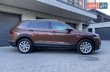 Внедорожник / Кроссовер Volkswagen Tiguan Allspace 2018 в 