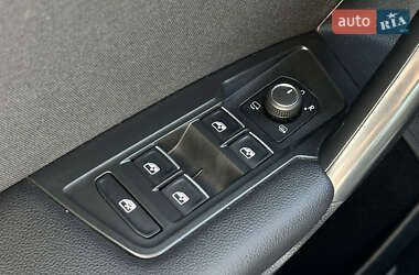 Позашляховик / Кросовер Volkswagen Tiguan Allspace 2021 в 