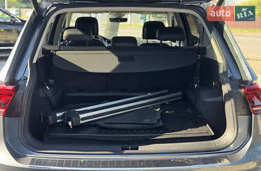 Внедорожник / Кроссовер Volkswagen Tiguan Allspace 2017 в 