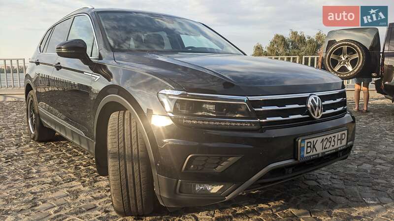 Внедорожник / Кроссовер Volkswagen Tiguan Allspace 2018 в 