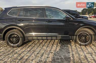 Внедорожник / Кроссовер Volkswagen Tiguan Allspace 2018 в 