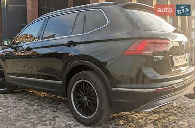 Внедорожник / Кроссовер Volkswagen Tiguan Allspace 2018 в 