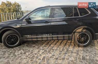 Внедорожник / Кроссовер Volkswagen Tiguan Allspace 2018 в 