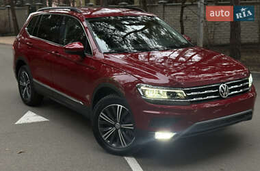 Внедорожник / Кроссовер Volkswagen Tiguan Allspace 2018 в Белогородке