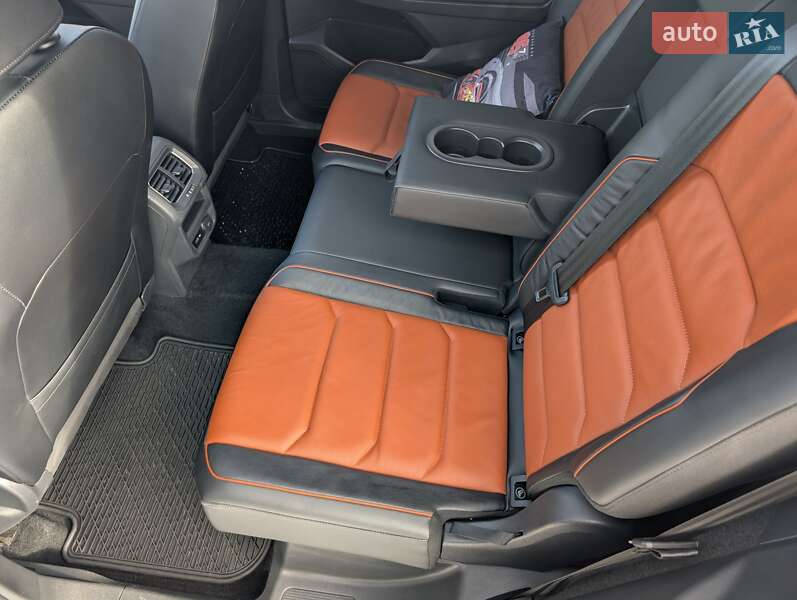 Внедорожник / Кроссовер Volkswagen Tiguan Allspace 2018 в Львове