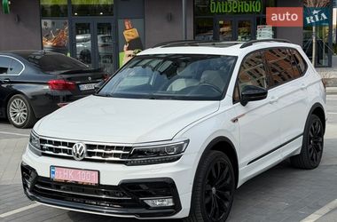 Внедорожник / Кроссовер Volkswagen Tiguan Allspace 2021 в Городке