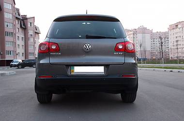 Внедорожник / Кроссовер Volkswagen Tiguan 2010 в Киеве