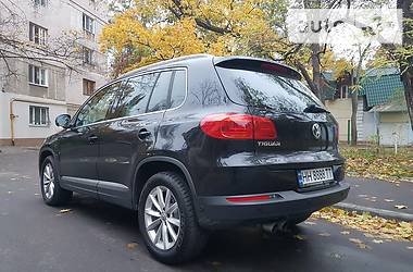 Внедорожник / Кроссовер Volkswagen Tiguan 2015 в Одессе