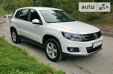 Позашляховик / Кросовер Volkswagen Tiguan 2012 в 