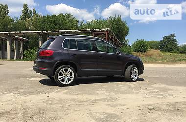Позашляховик / Кросовер Volkswagen Tiguan 2016 в 