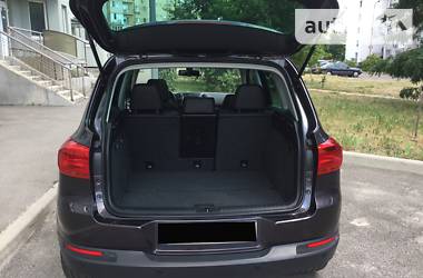 Позашляховик / Кросовер Volkswagen Tiguan 2016 в 