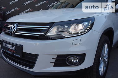 Позашляховик / Кросовер Volkswagen Tiguan 2013 в 
