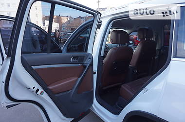 Позашляховик / Кросовер Volkswagen Tiguan 2013 в 
