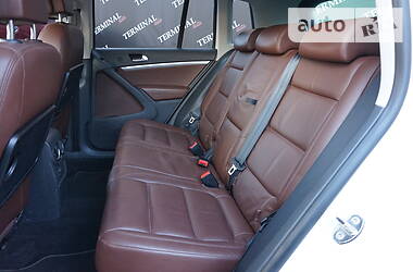 Позашляховик / Кросовер Volkswagen Tiguan 2013 в 