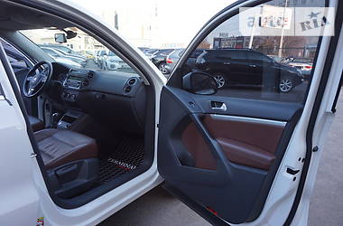Позашляховик / Кросовер Volkswagen Tiguan 2013 в 