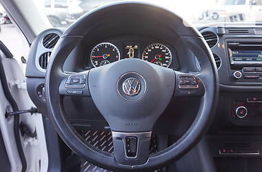 Позашляховик / Кросовер Volkswagen Tiguan 2013 в 
