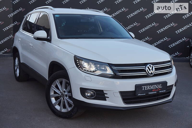 Позашляховик / Кросовер Volkswagen Tiguan 2013 в 