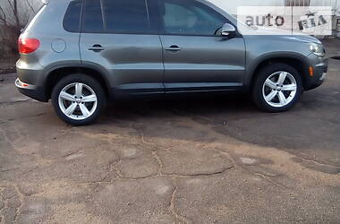 Позашляховик / Кросовер Volkswagen Tiguan 2012 в 