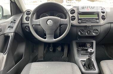 Внедорожник / Кроссовер Volkswagen Tiguan 2008 в Каменском